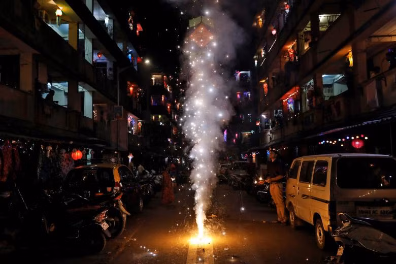 Tưng bừng lễ hội ánh sáng Diwali khắp nơi trên thế giới