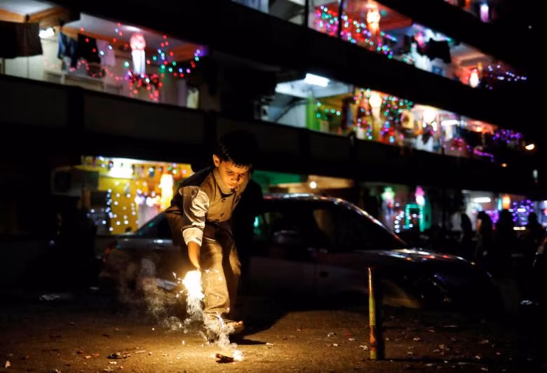 Tưng bừng lễ hội ánh sáng Diwali khắp nơi trên thế giới