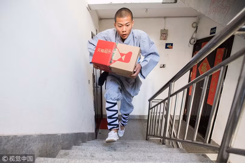 Alibaba thuê võ sinh kungfu giao hàng dịp lễ hội mua sắm Single Day