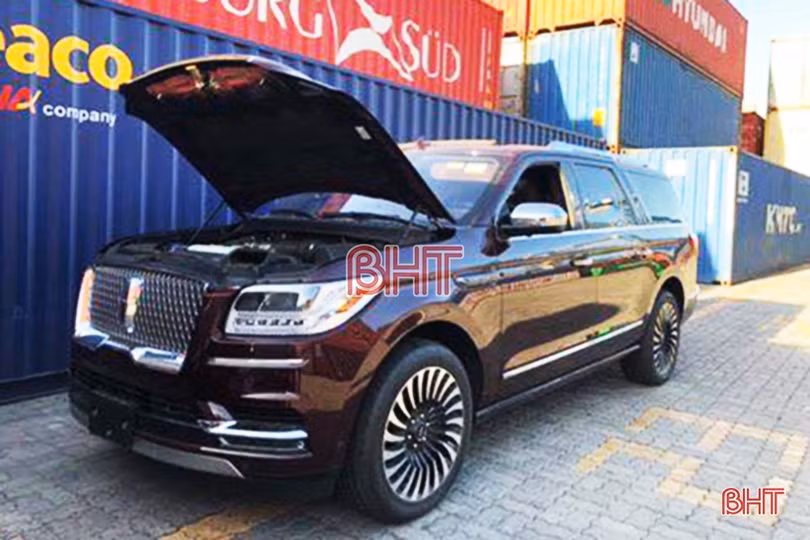 Ngắm “khủng long” Lincoln Navigator 2018 thứ ba về Việt Nam của chủ nhân Hà Tĩnh