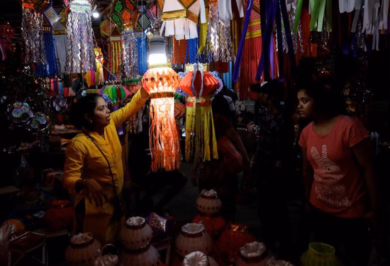Tưng bừng lễ hội ánh sáng Diwali khắp nơi trên thế giới