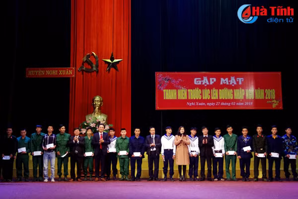 97 thanh nien nghi xuan hao huc cho ngay len duong nhap ngu