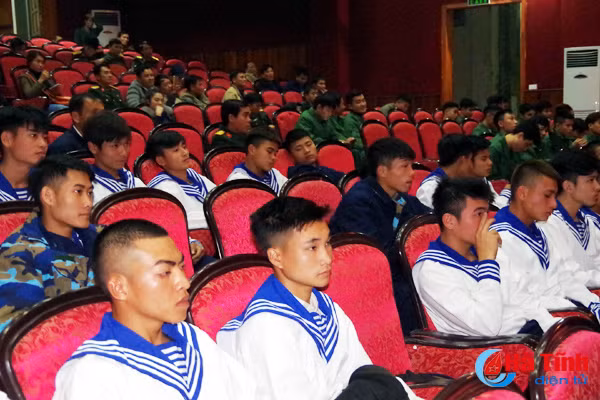 97 thanh nien nghi xuan hao huc cho ngay len duong nhap ngu