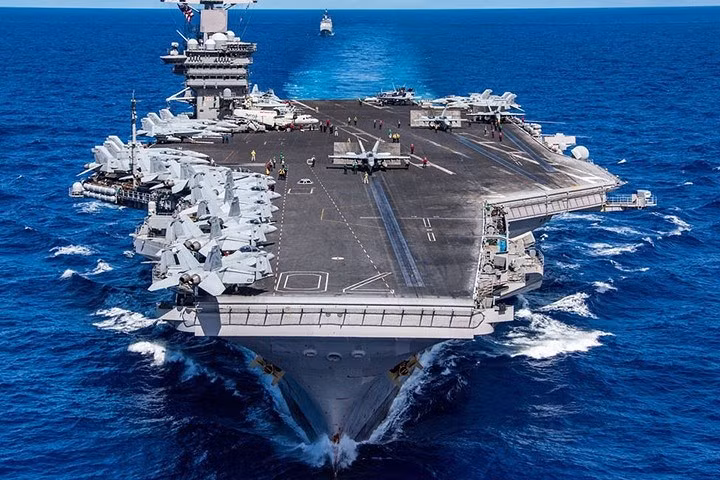 suc manh tau san bay carl vinson cua my sap cap cang viet nam