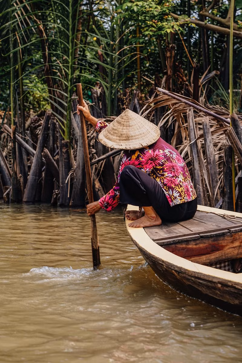 co mot viet nam binh di nhu the tren bao anh