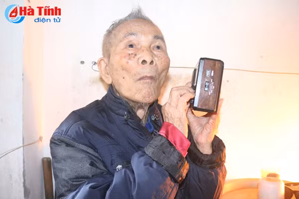 video cu ong 105 tuoi o ha tinh bat mi cach song lau song khoe