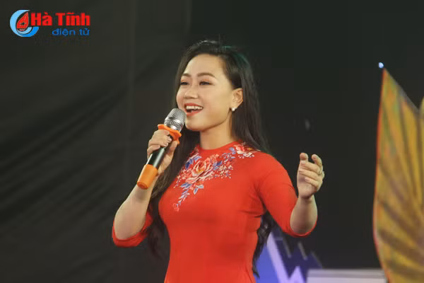 xuc dong chuong trinh nghe thuat sang mai ngoi sao xanh