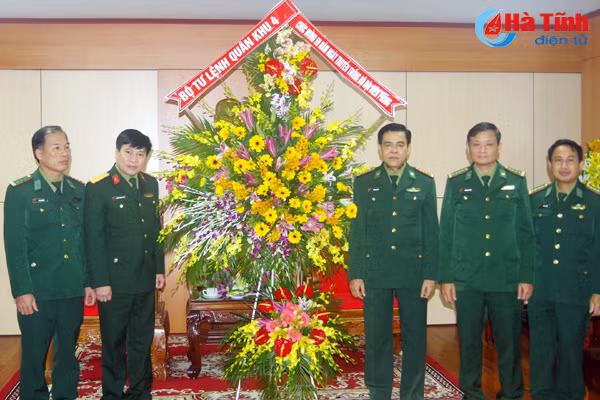 bo tu lenh quan khu 4 chuc mung bo doi bien phong ha tinh