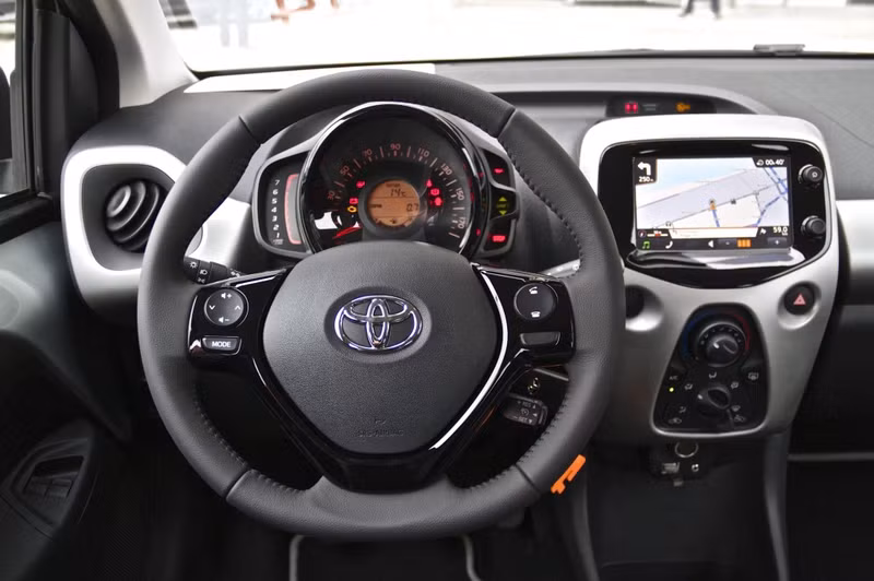ngam chiec toyota aygo 2018 ngon it xang voi thiet ke doc dao