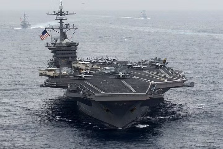 suc manh tau san bay carl vinson cua my sap cap cang viet nam