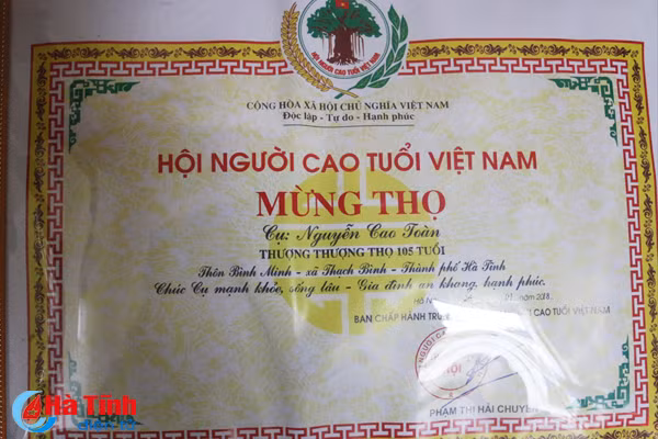 video cu ong 105 tuoi o ha tinh bat mi cach song lau song khoe