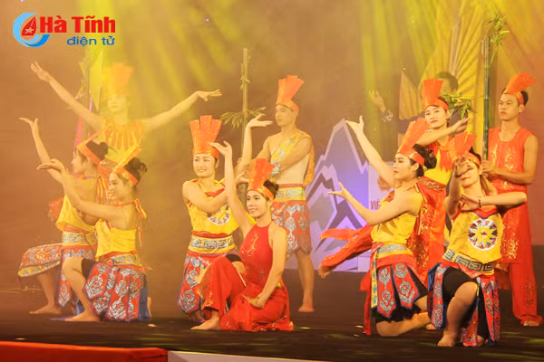 xuc dong chuong trinh nghe thuat sang mai ngoi sao xanh