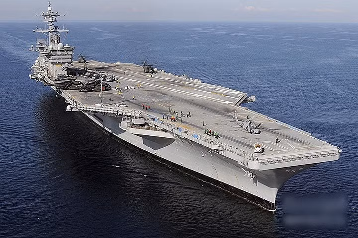 suc manh tau san bay carl vinson cua my sap cap cang viet nam