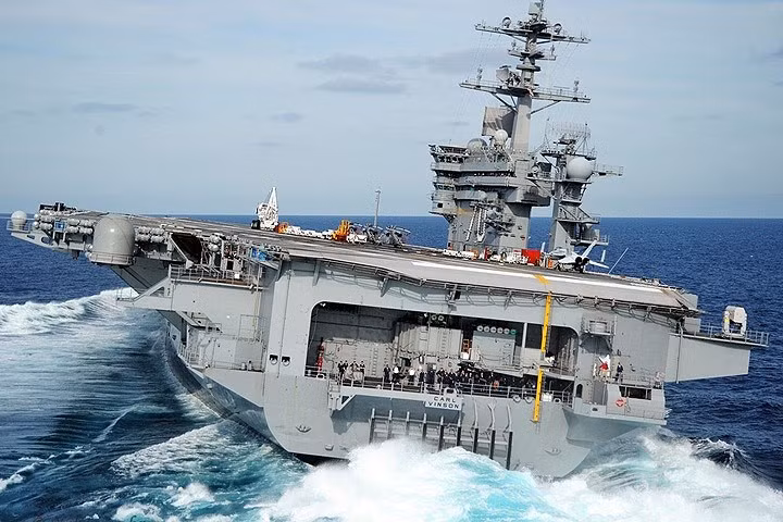 suc manh tau san bay carl vinson cua my sap cap cang viet nam