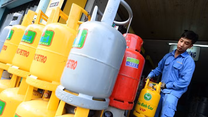 gia gas giam 13 000 dong binh 12kg tu 1 3