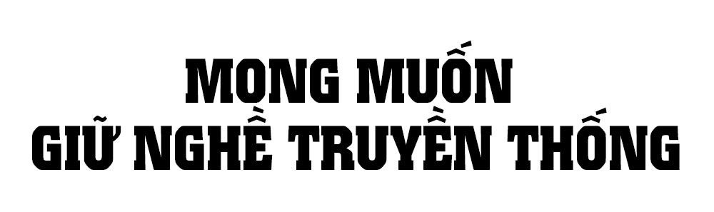 Nắng như “rót lửa”, diêm dân Hà Tĩnh cần mẫn bên những ruộng muối