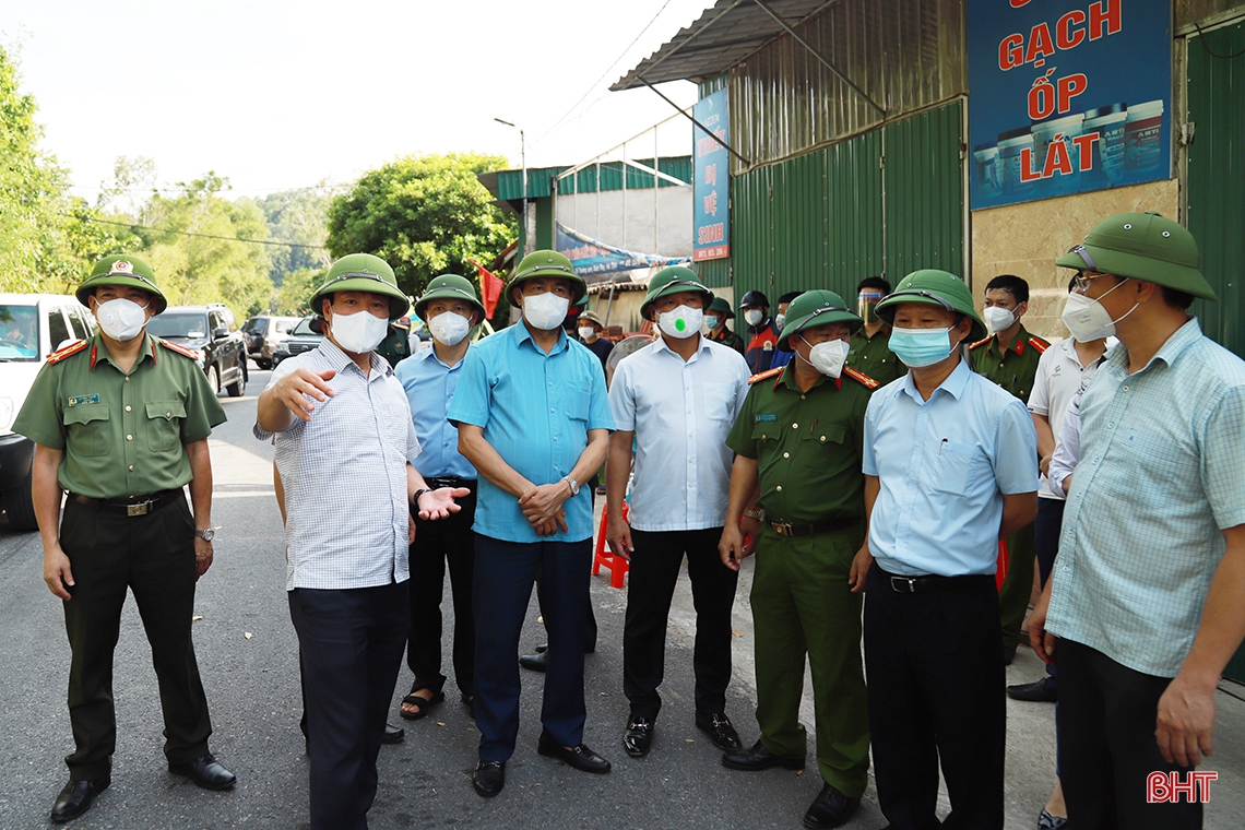 Thực hiện đúng quy định trong quá trình kiểm soát người, phương tiện lưu thông trên địa bàn Hà Tĩnh