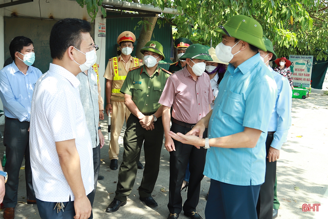 Thực hiện đúng quy định trong quá trình kiểm soát người, phương tiện lưu thông trên địa bàn Hà Tĩnh