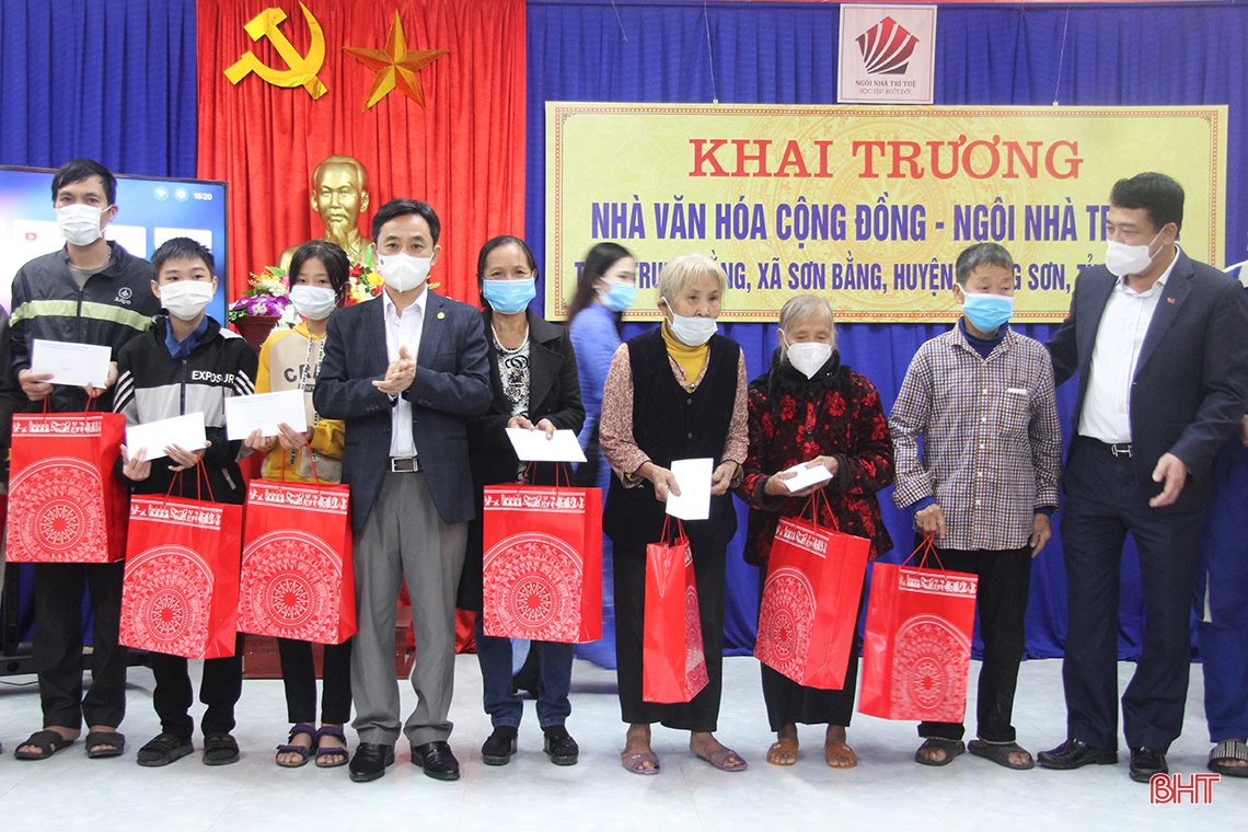 Lãnh đạo tỉnh dự khai trương nhà văn hóa cộng đồng - ngôi nhà trí tuệ ở Hương Sơn