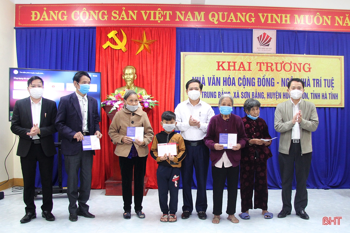 Lãnh đạo tỉnh dự khai trương nhà văn hóa cộng đồng - ngôi nhà trí tuệ ở Hương Sơn