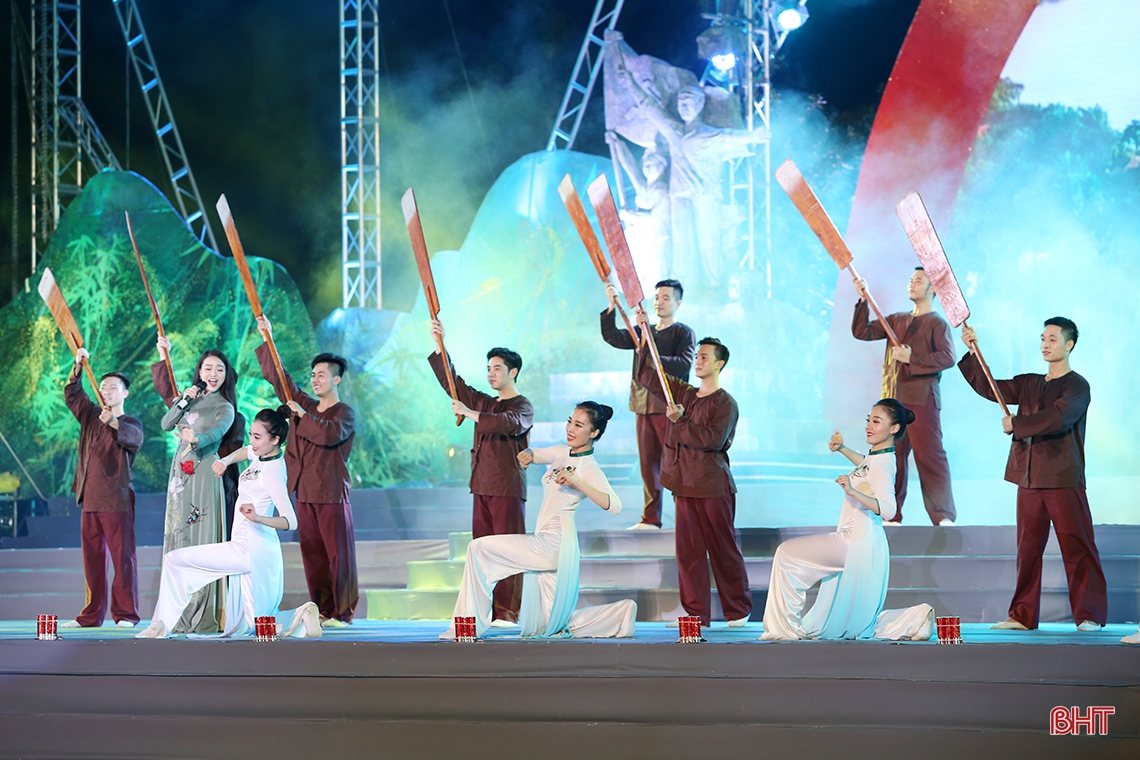 Hào hùng chương trình nghệ thuật “Bến Thủy anh hùng”