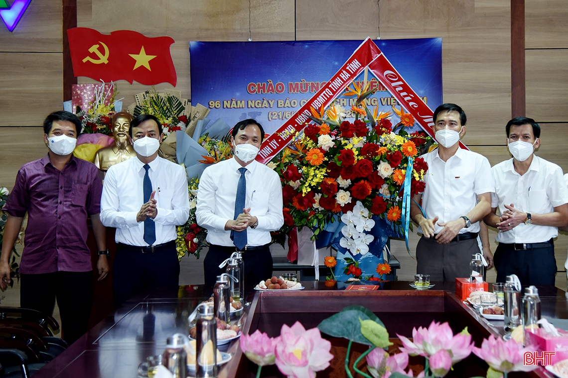 Bí thư Tỉnh ủy Hà Tĩnh: Các cơ quan báo chí phải xứng đáng là cầu nối “ý Đảng - lòng dân”