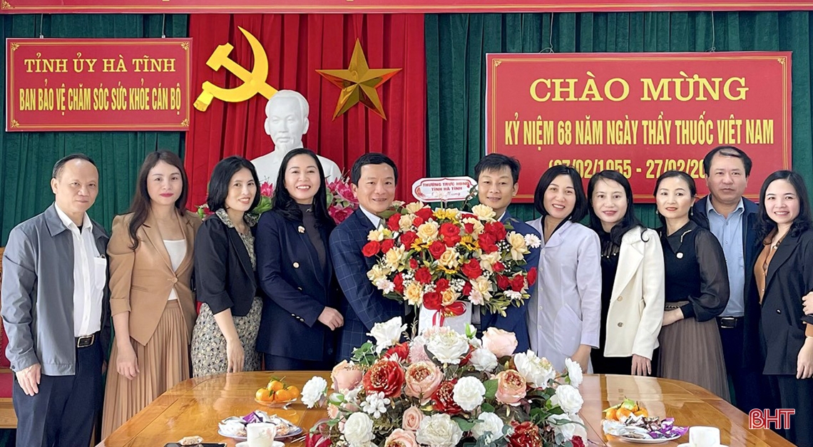 Lãnh đạo tỉnh chúc mừng các cơ sở y tế Hà Tĩnh nhân Ngày Thầy thuốc Việt Nam