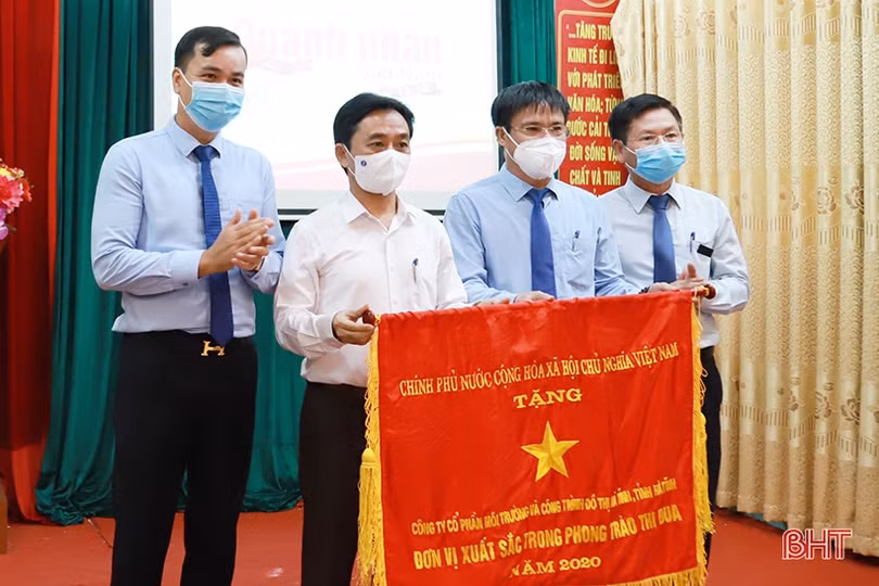 Lãnh đạo Hà Tĩnh chúc mừng doanh nghiệp nhân ngày Doanh nhân Việt Nam 