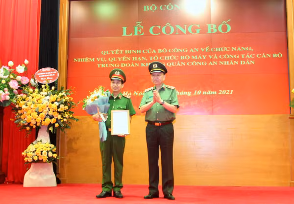 Ra mắt Trung đoàn Không quân Công an nhân dân
