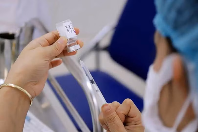 Chuẩn bị tiêm vaccine phòng COVID-19 cho trẻ từ 12-17 tuổi