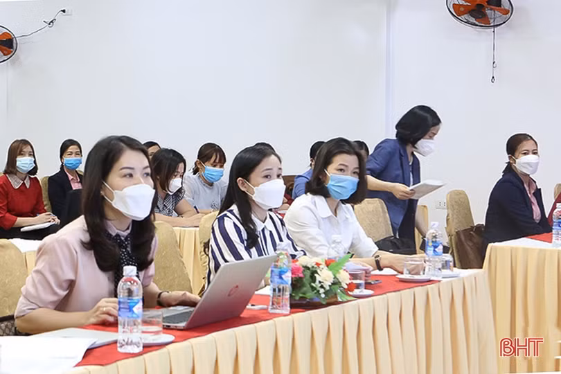 Quán triệt Nghị quyết Đại hội phụ nữ Hà Tĩnh và bồi dưỡng nghiệp vụ công tác hội