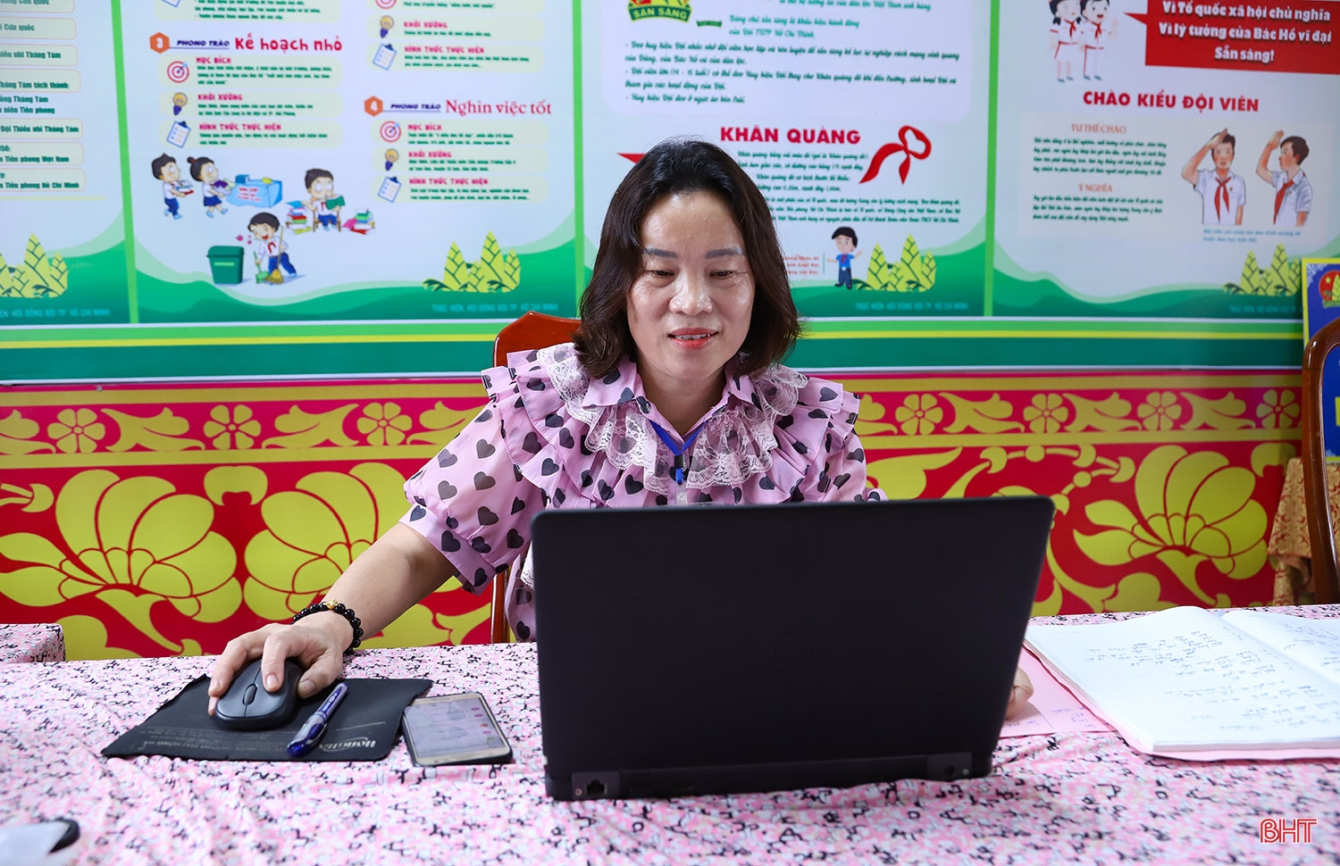 Vinh quang sứ mệnh “trồng người” (bài 2): “Người mẹ” của học sinh ở những vùng khó khăn