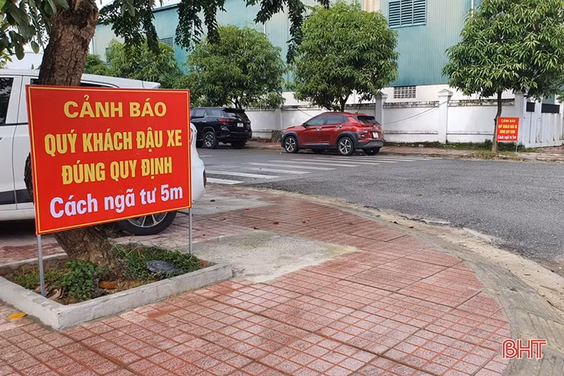 TP Hà Tĩnh: 2 tuần, dán thông báo phạt nguội 100 trường hợp dừng, đỗ sai quy định