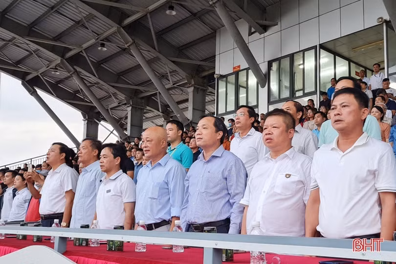 Hồng Lĩnh Hà Tĩnh ở lại V.League sau chiến thắng 2-1 trên sân nhà