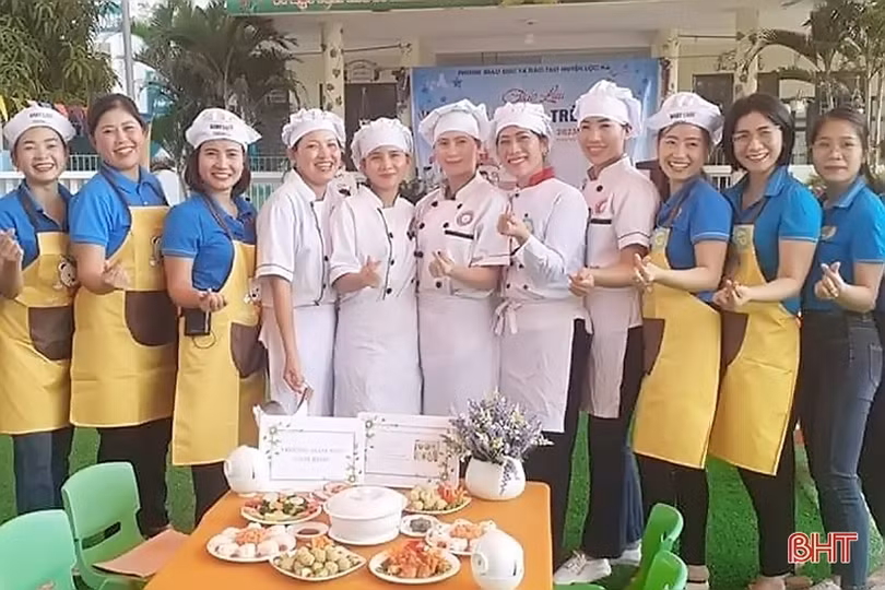 Bữa ăn bán trú - bữa cơm gia đình của các cháu học sinh Lộc Hà
