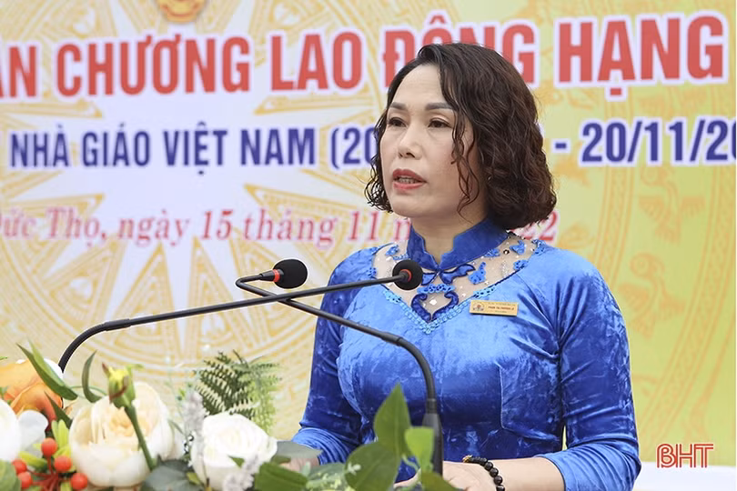Trường Tiểu học thị trấn Đức Thọ đón nhận Huân chương Lao động hạng Nhất