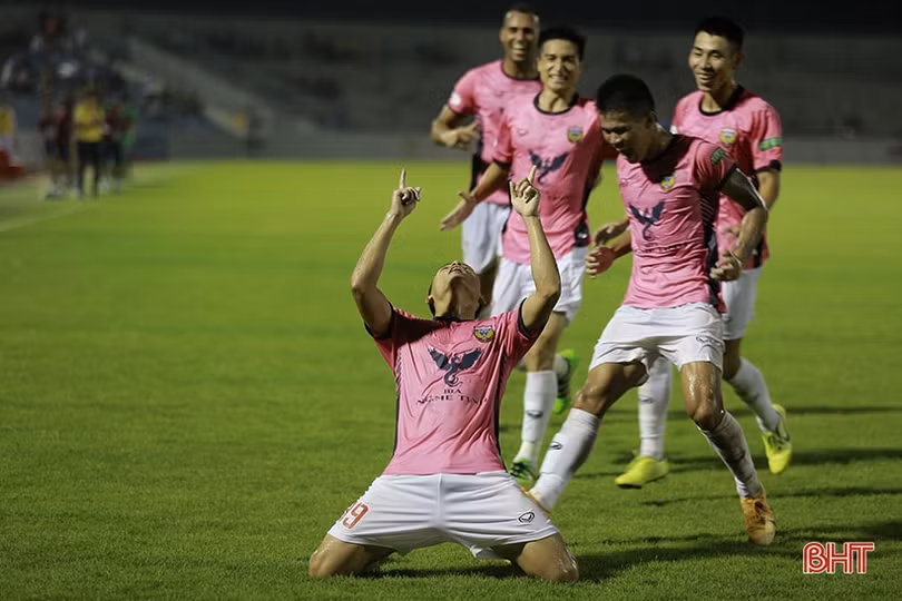 Hồng Lĩnh Hà Tĩnh: Nỗ lực để ở lại V.League