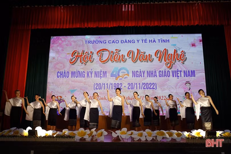 Trường Cao đẳng Y tế Hà Tĩnh sôi nổi mừng Ngày Nhà giáo Việt Nam