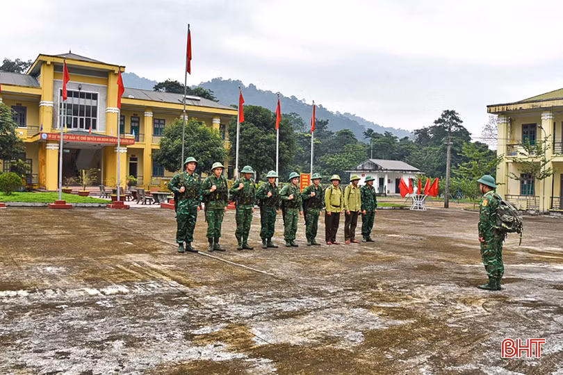 Bảo vệ biên giới gắn với giữ rừng, kiểm soát vùng lòng hồ Ngàn Trươi - Cẩm Trang