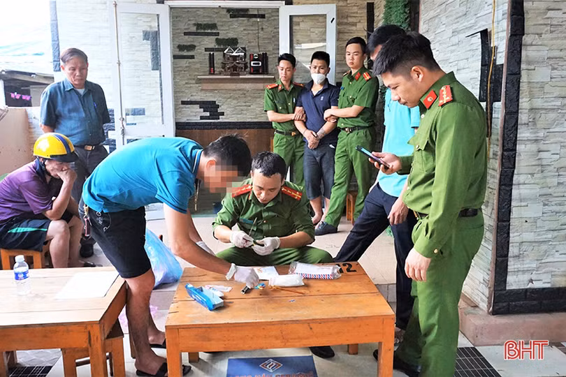 Bắt đối tượng cộm cán, tàng trữ ma túy đá ở Hương Khê