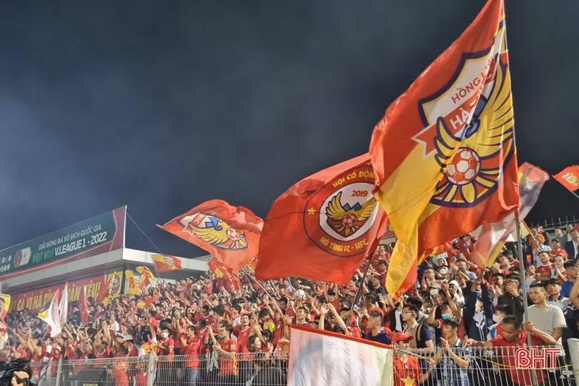Hồng Lĩnh Hà Tĩnh ở lại V.League sau chiến thắng 2-1 trên sân nhà