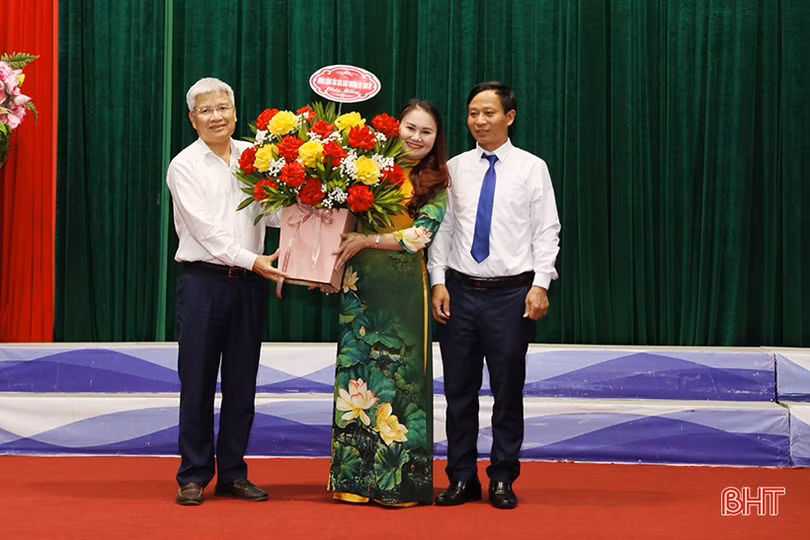 Thị xã Kỳ Anh vinh danh 243 học sinh, giáo viên tiêu biểu