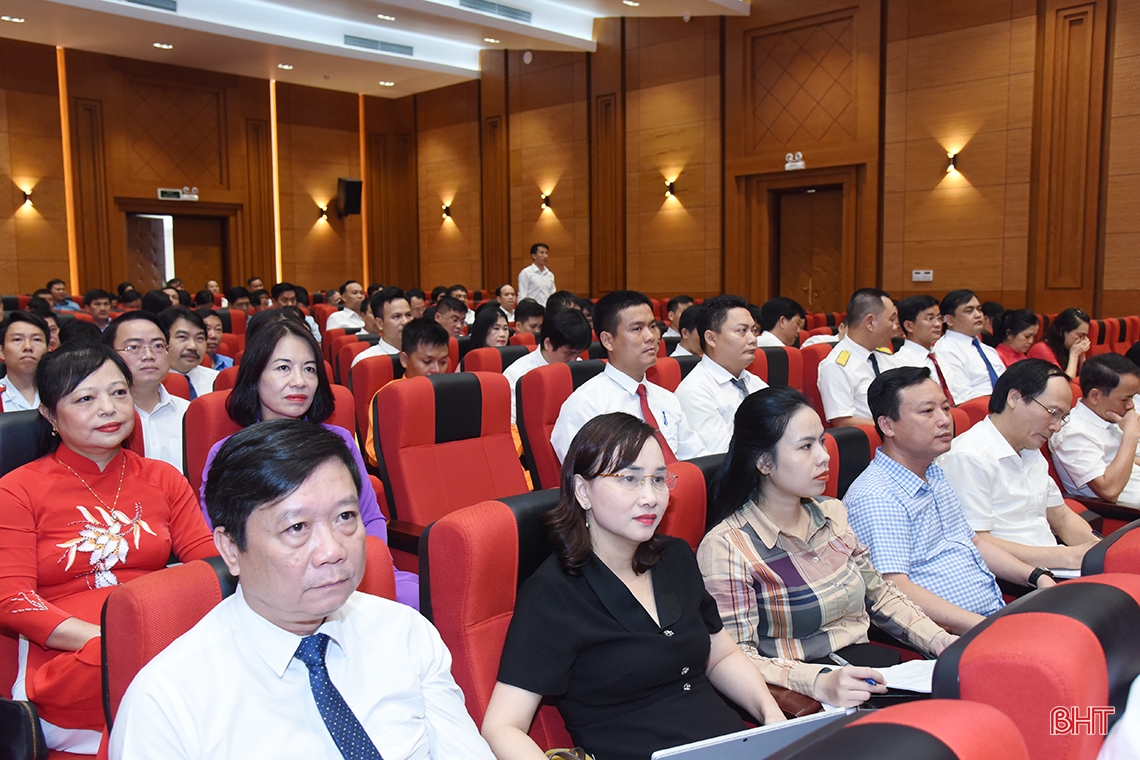 Phát huy vai trò nêu gương của cán bộ, đảng viên Khối CCQ&DN Hà Tĩnh