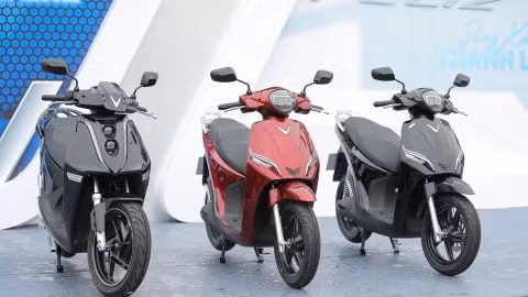 VinFast công bố giá bán chính thức của Theon và Feliz