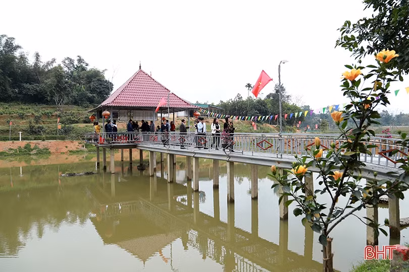 Vũ Quang là huyện miền núi biên giới đầu tiên cả nước hoàn thành các tiêu chí nông thôn mới