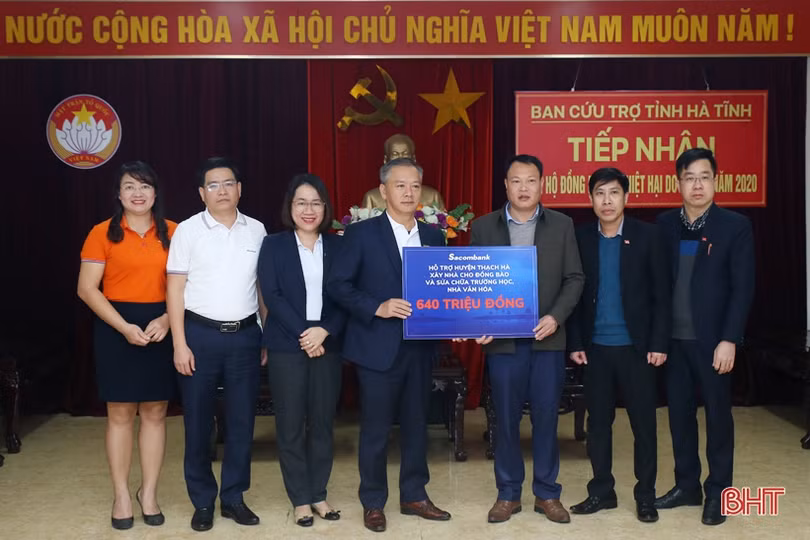 Sacombank bàn giao 6 nhà nhân ái cho người nghèo Hà Tĩnh