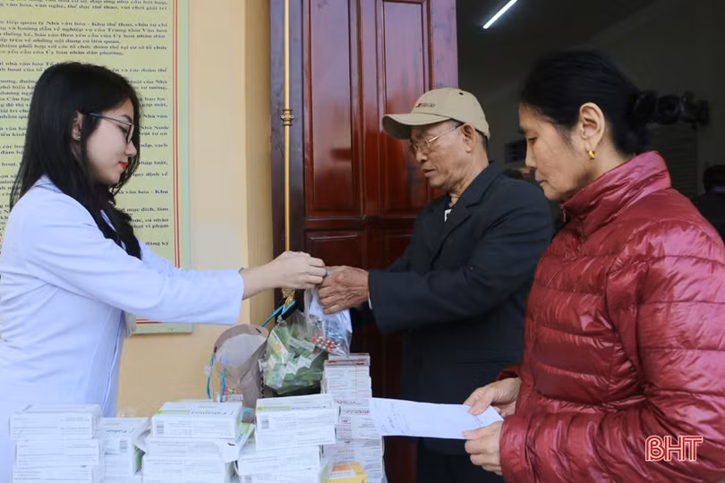 Khám, cấp phát thuốc miễn phí cho 200 người dân thành phố Hà Tĩnh