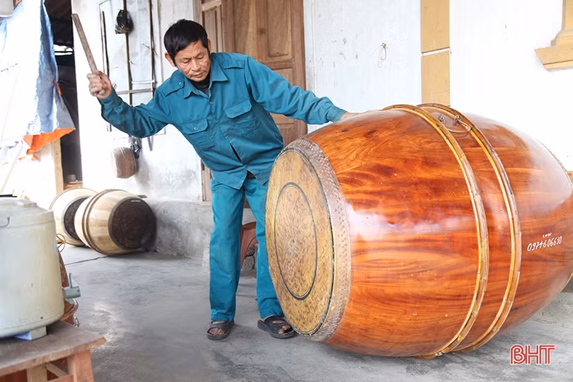 Làng trống lâu đời ở Hà Tĩnh vào mùa bận rộn nhất trong năm