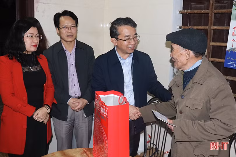 Chủ nhiệm Ủy ban Kiểm tra Tỉnh ủy chúc tết gia đình chính sách tại Thạch Hà