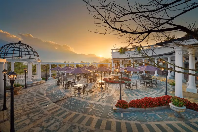 Resort chạm khắc tinh xảo ẩn mình giữa lòng sa mạc